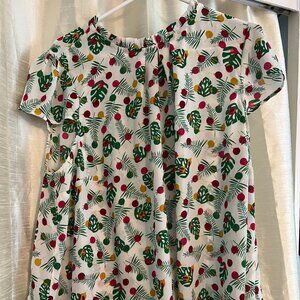 Sleeveless top with berry pattern